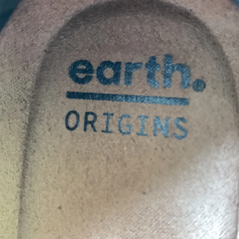 Earth Origins Mary Jane tennies in great condition, hardly worn - Picture 4 of 4